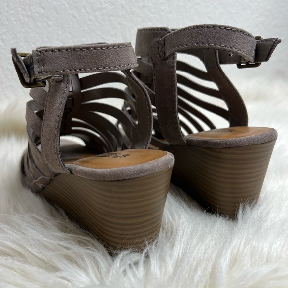 Seychelles Women's Faux Suede Strappy Wedge Sandals - Picture 7 of 9